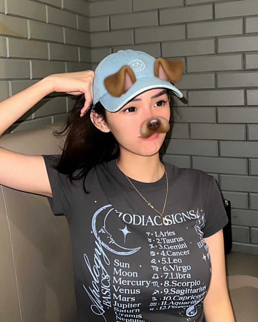 photo 6086726892414681317 y