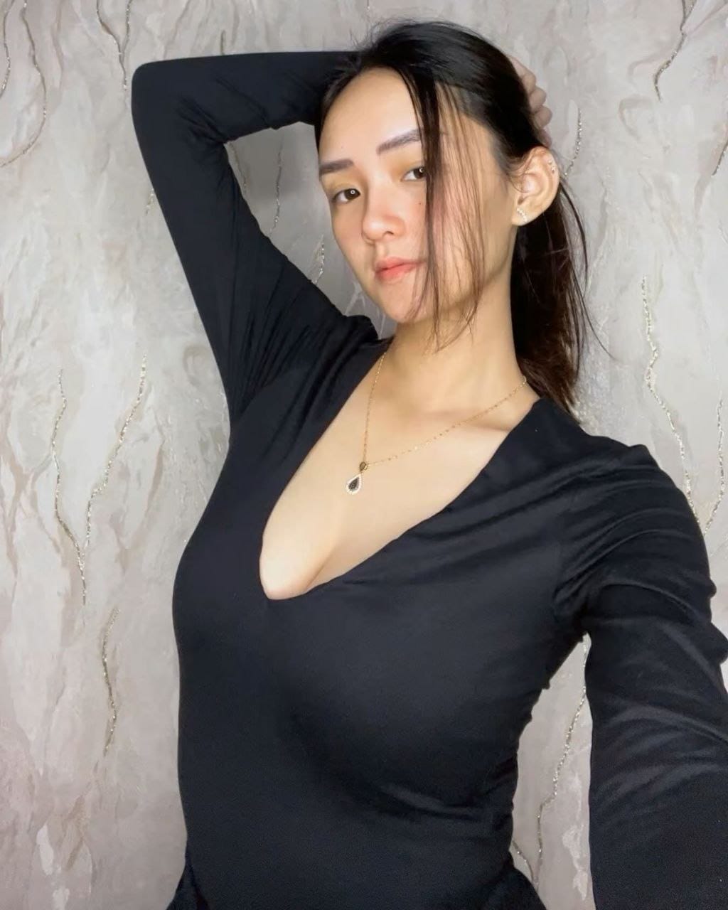 photo 6086726892414681350 y